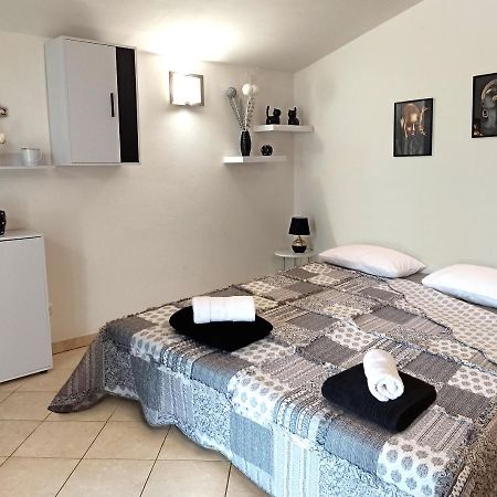 Apartman Dora Pula Luaran gambar