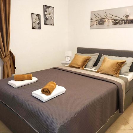 Apartman Dora Pula Luaran gambar
