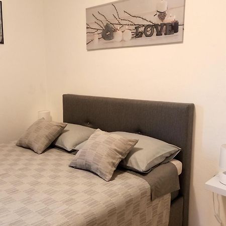 Apartman Dora Pula Luaran gambar