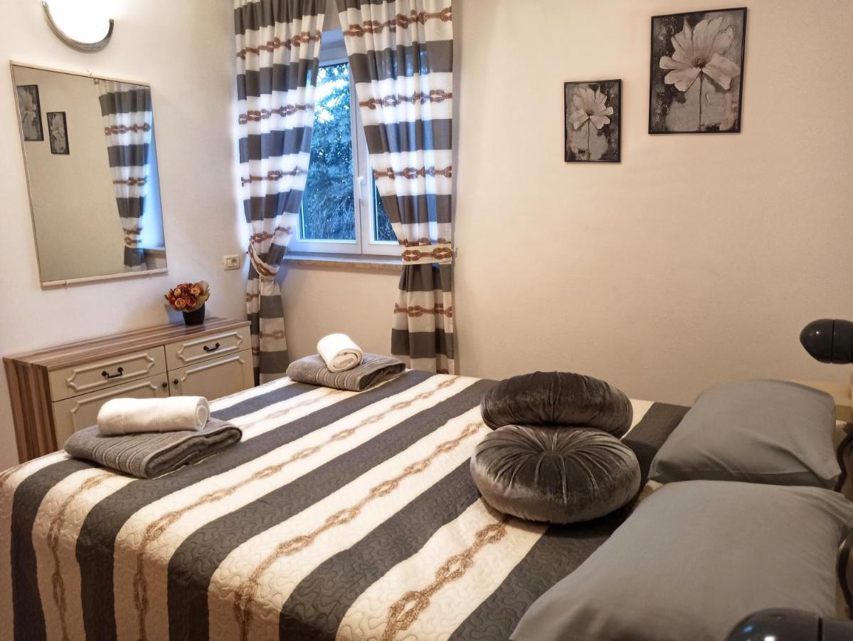 Apartman Dora Pula Luaran gambar