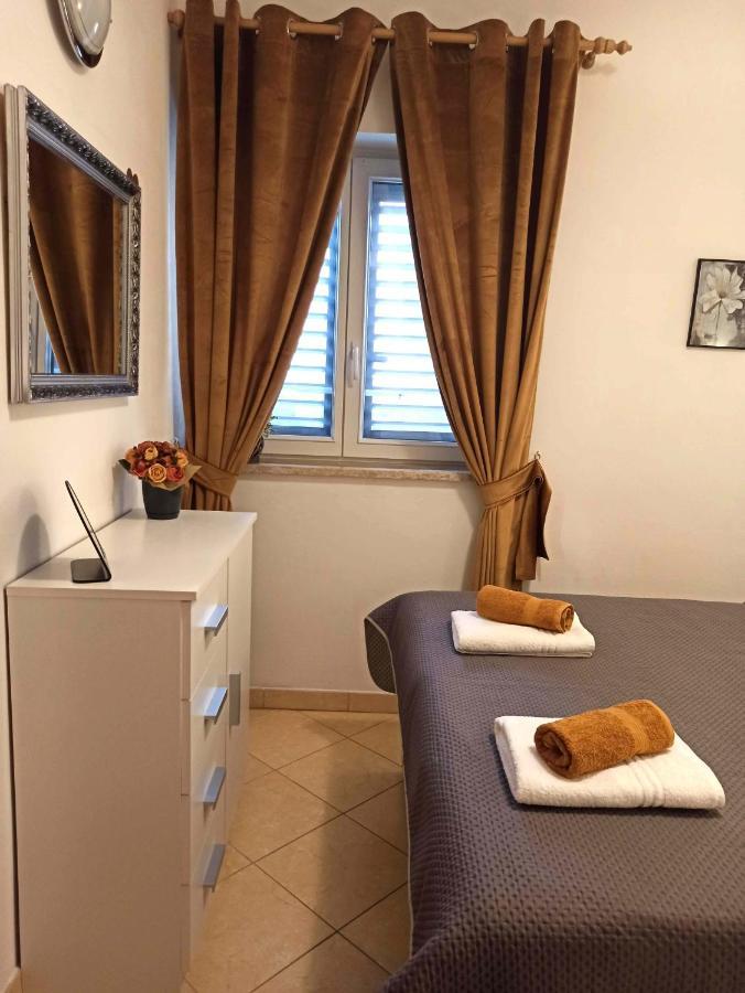 Apartman Dora Pula Luaran gambar
