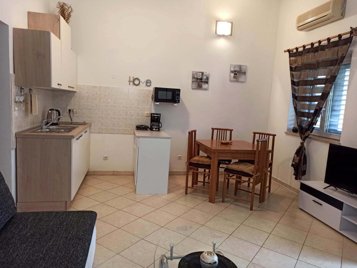 Apartman Dora Pula Luaran gambar