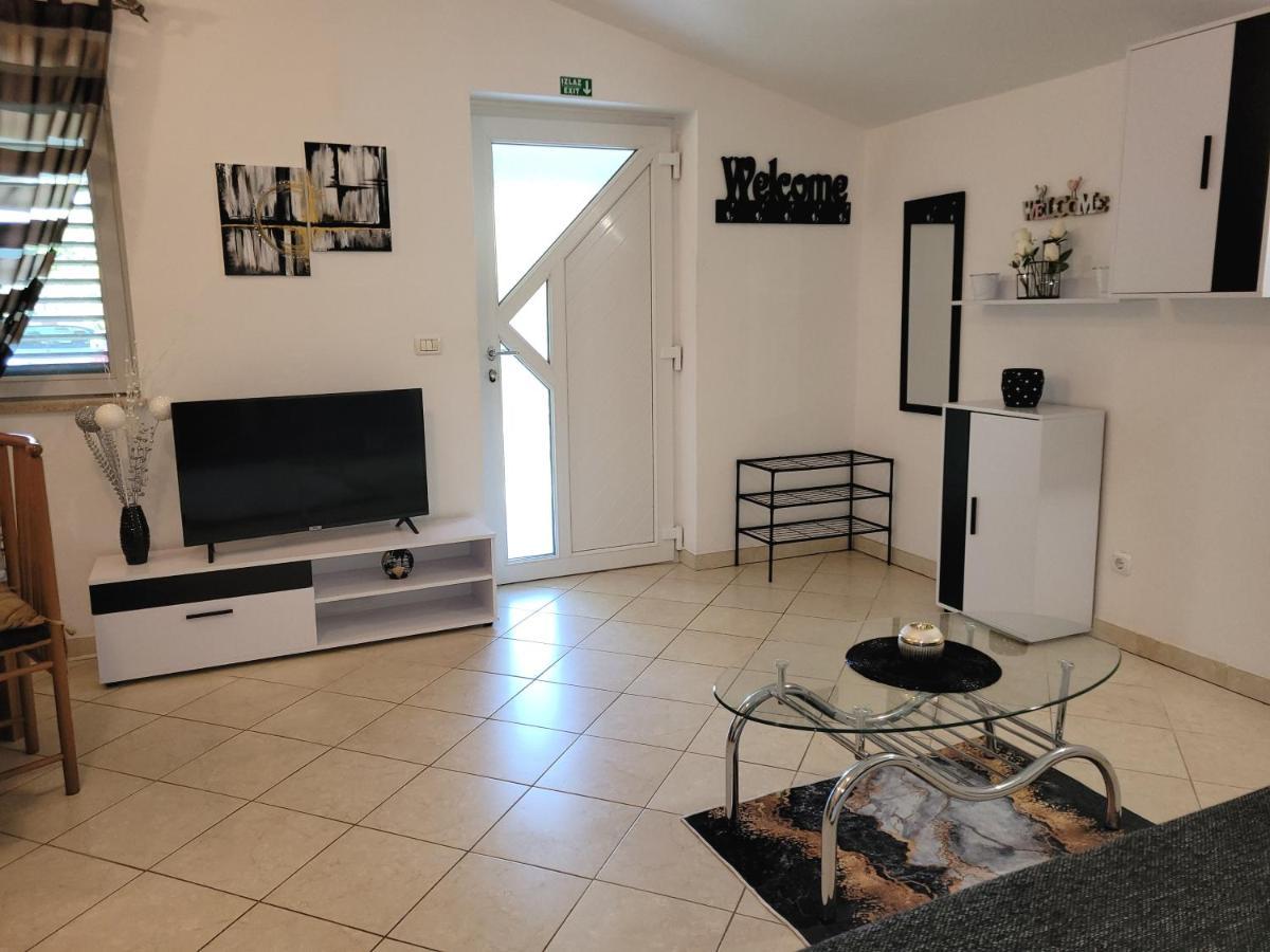 Apartman Dora Pula Luaran gambar