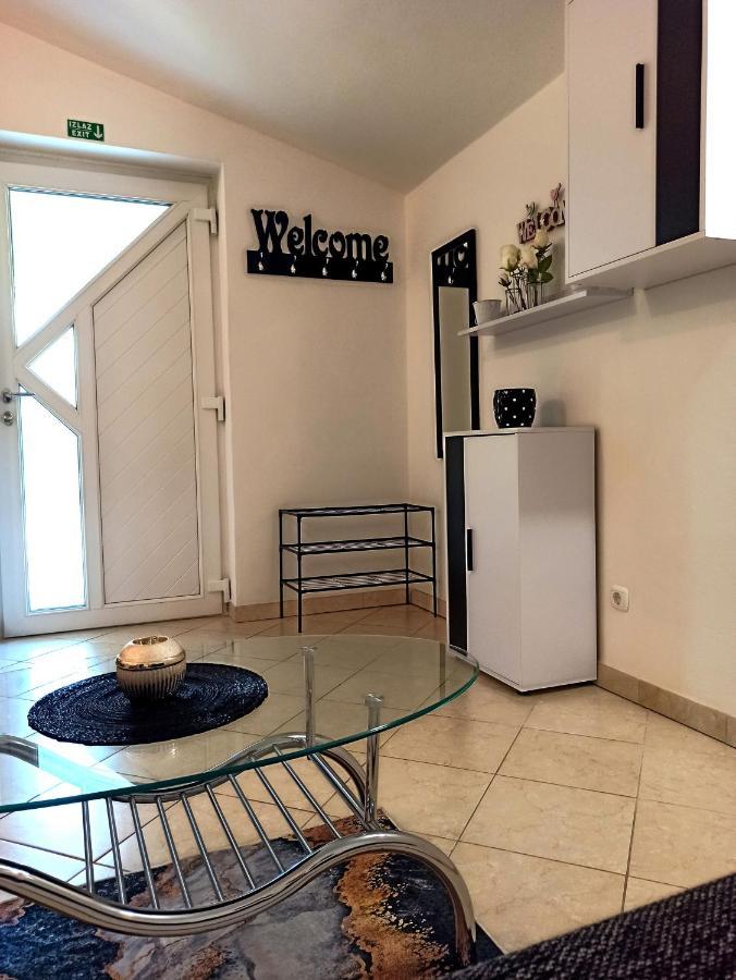 Apartman Dora Pula Luaran gambar