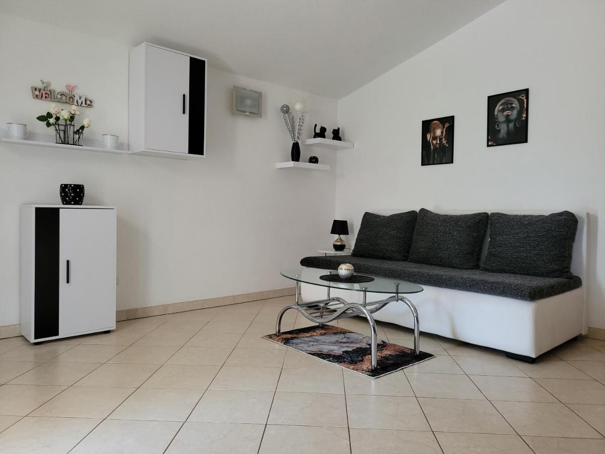 Apartman Dora Pula Luaran gambar