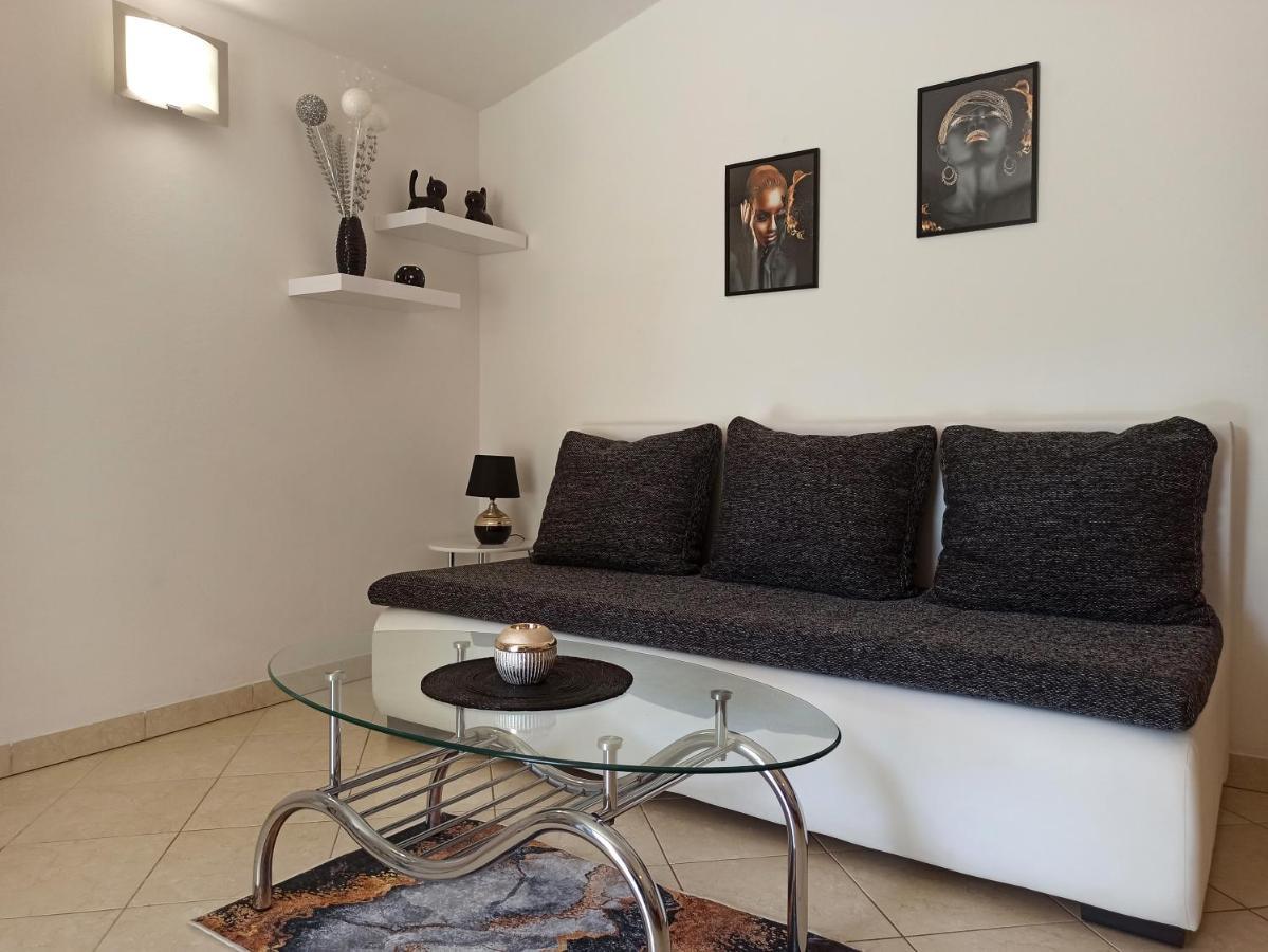 Apartman Dora Pula Luaran gambar