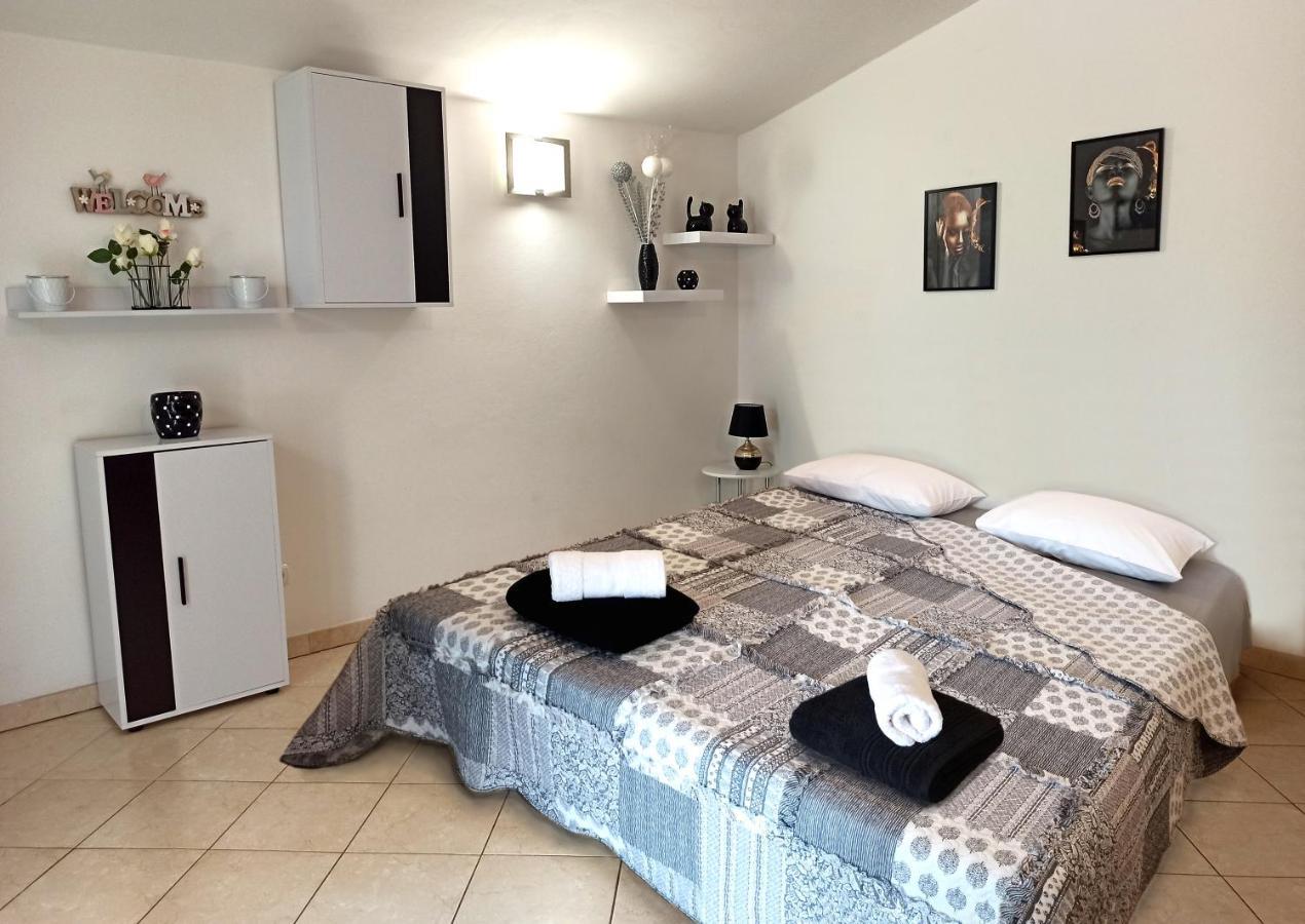 Apartman Dora Pula Luaran gambar