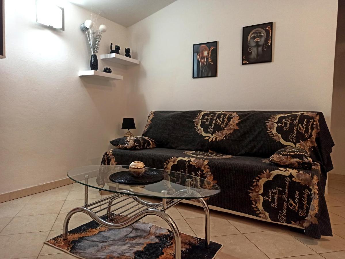 Apartman Dora Pula Luaran gambar