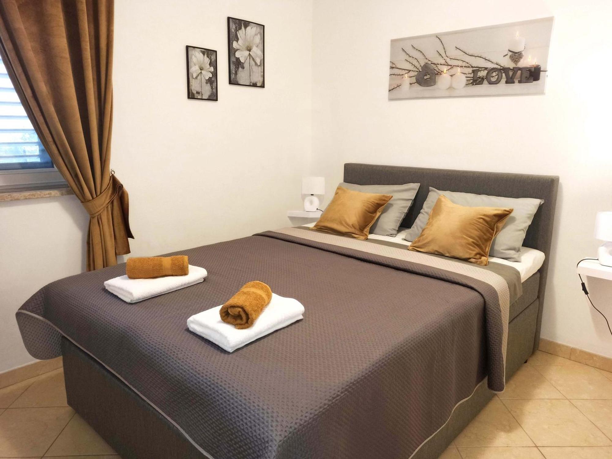 Apartman Dora Pula Luaran gambar