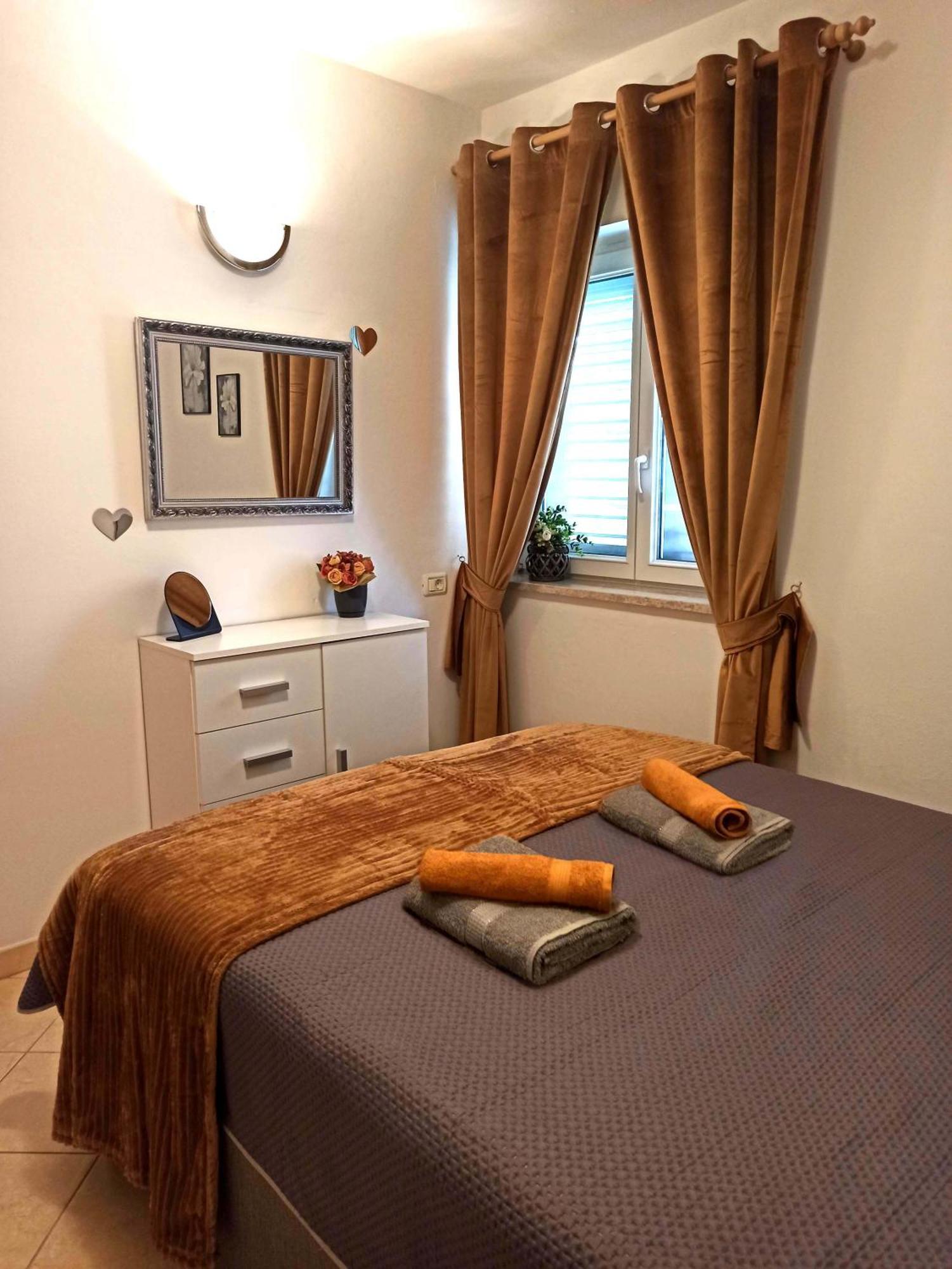 Apartman Dora Pula Luaran gambar