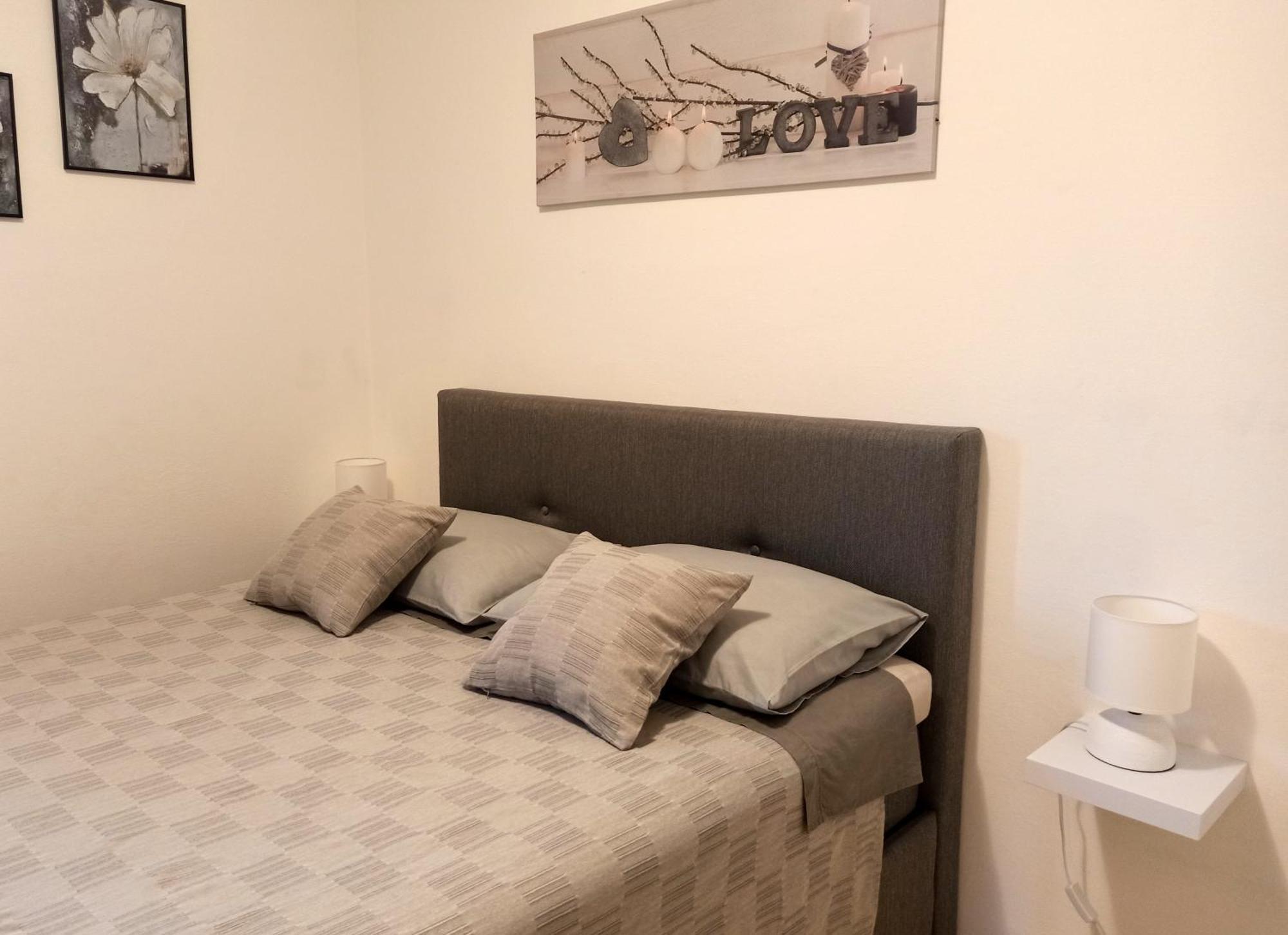 Apartman Dora Pula Luaran gambar